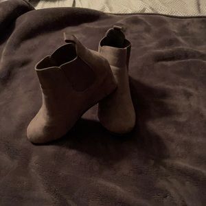 Size 9 wedge bootie color gray from Maurice, worn twice